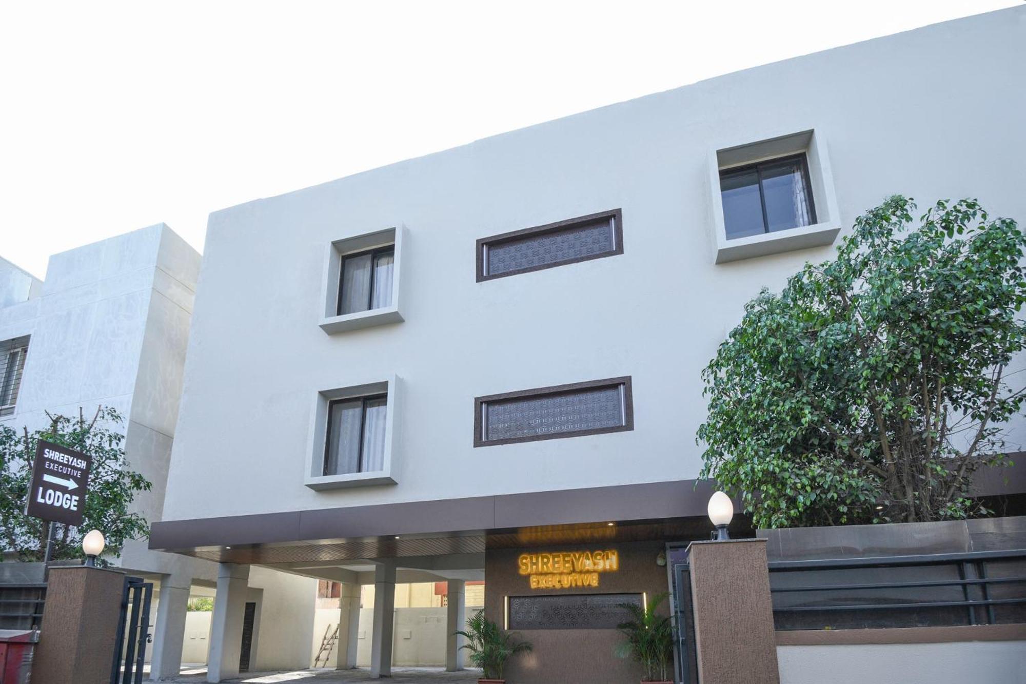 Oyo Flagship Hotel Shreeyash Executive Mangvadi Kültér fotó